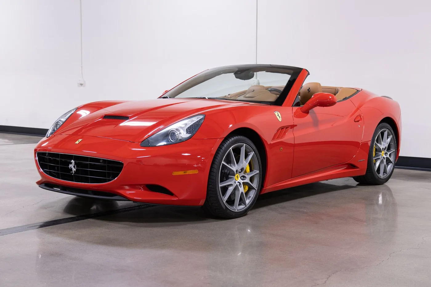 2012 Ferrari California sold by a specialist dealer in Costa Mesa, United States, photo 4 of 15