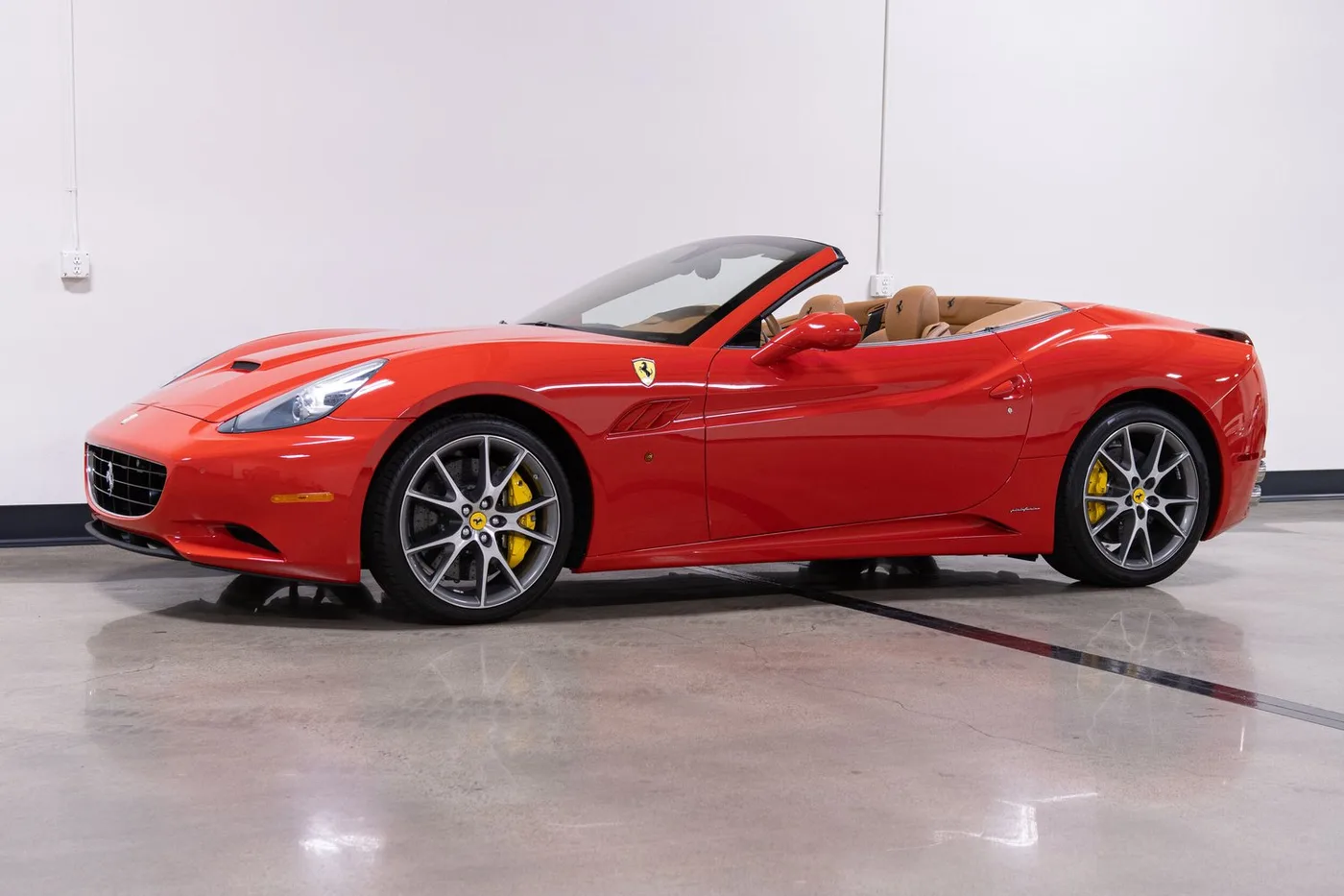2012 Ferrari California sold by a specialist dealer in Costa Mesa, United States, photo 5 of 15