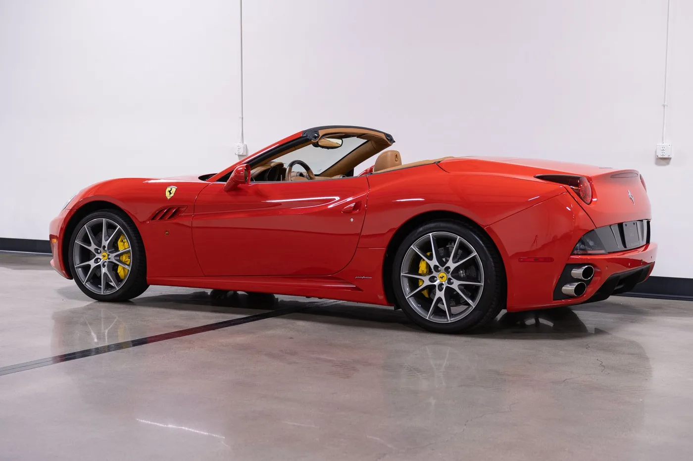 2012 Ferrari California sold by a specialist dealer in Costa Mesa, United States, photo 7 of 15