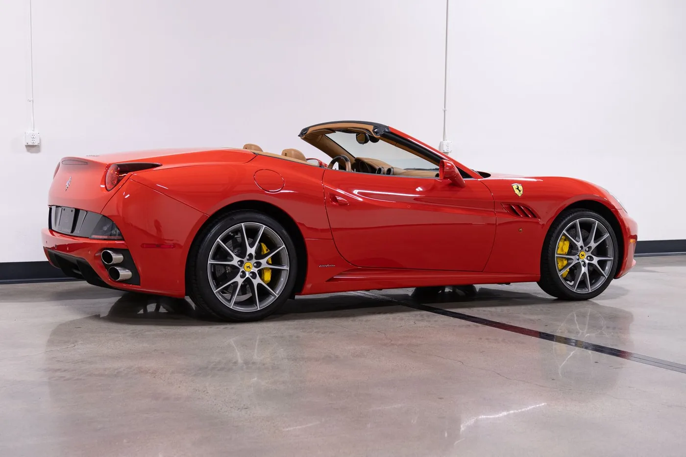 2012 Ferrari California sold by a specialist dealer in Costa Mesa, United States, photo 8 of 15