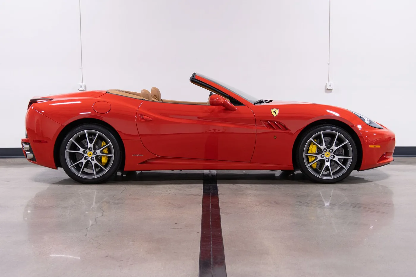 2012 Ferrari California sold by a specialist dealer in Costa Mesa, United States, photo 9 of 15