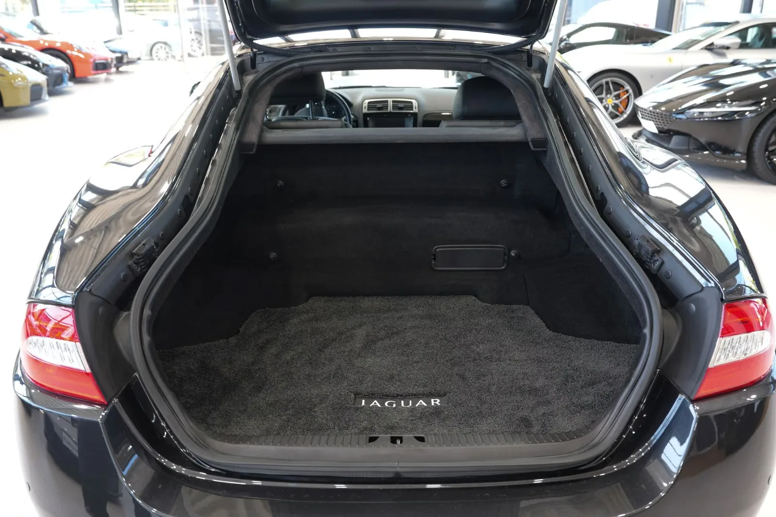 2012 Jaguar XKR Portfolio, 16/30
