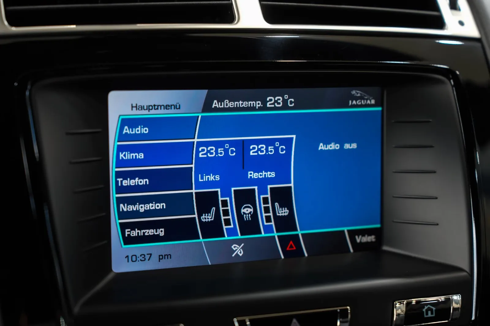 2012 Jaguar XKR Portfolio, 26/30