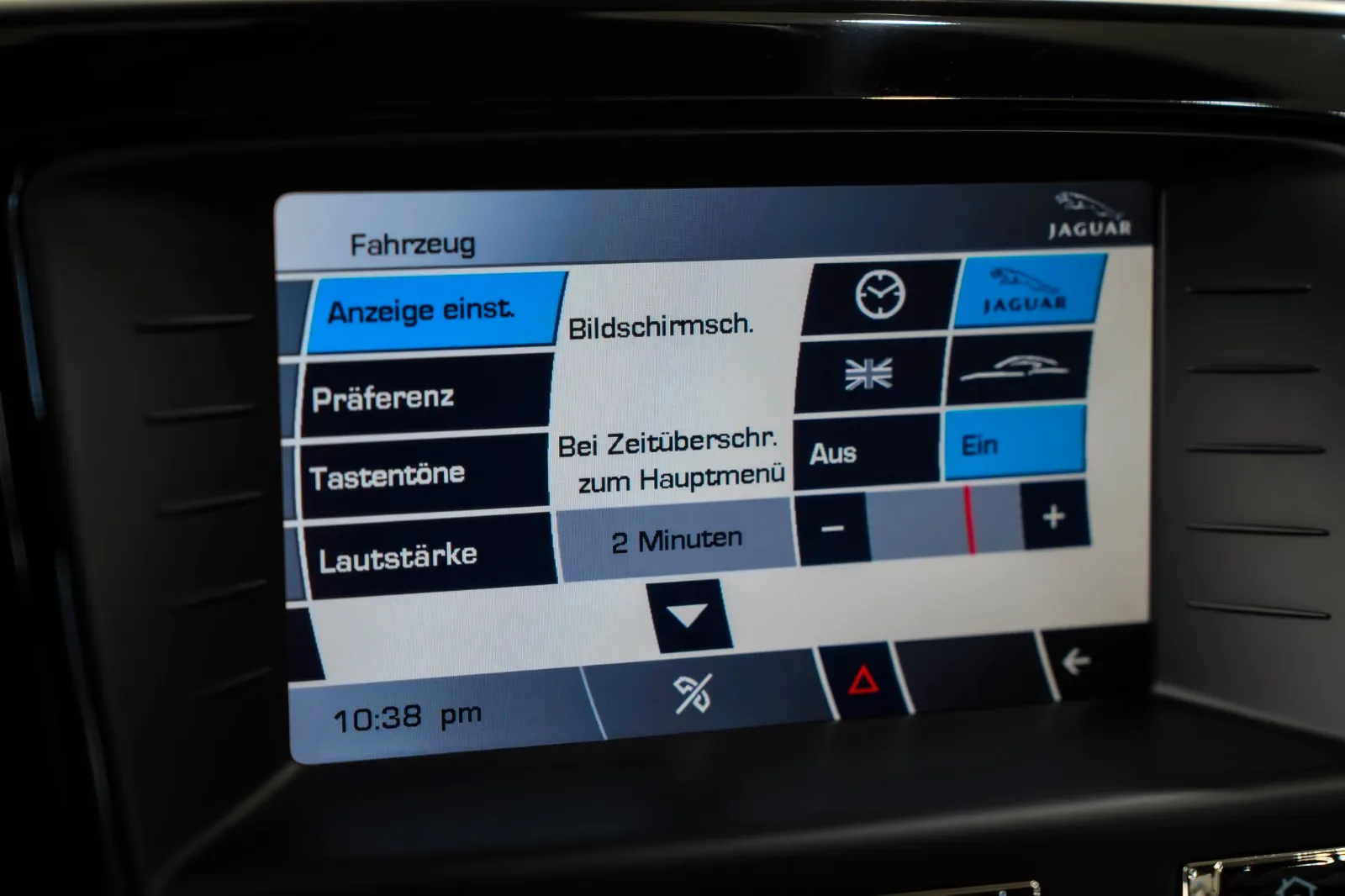 2012 Jaguar XKR Portfolio, 27/30