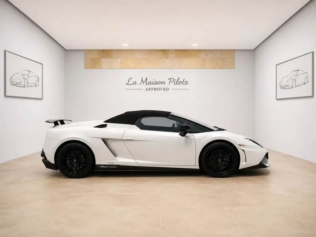 2012 Lamborghini Gallardo LP 570-4 Spyder Performante, 2/16
