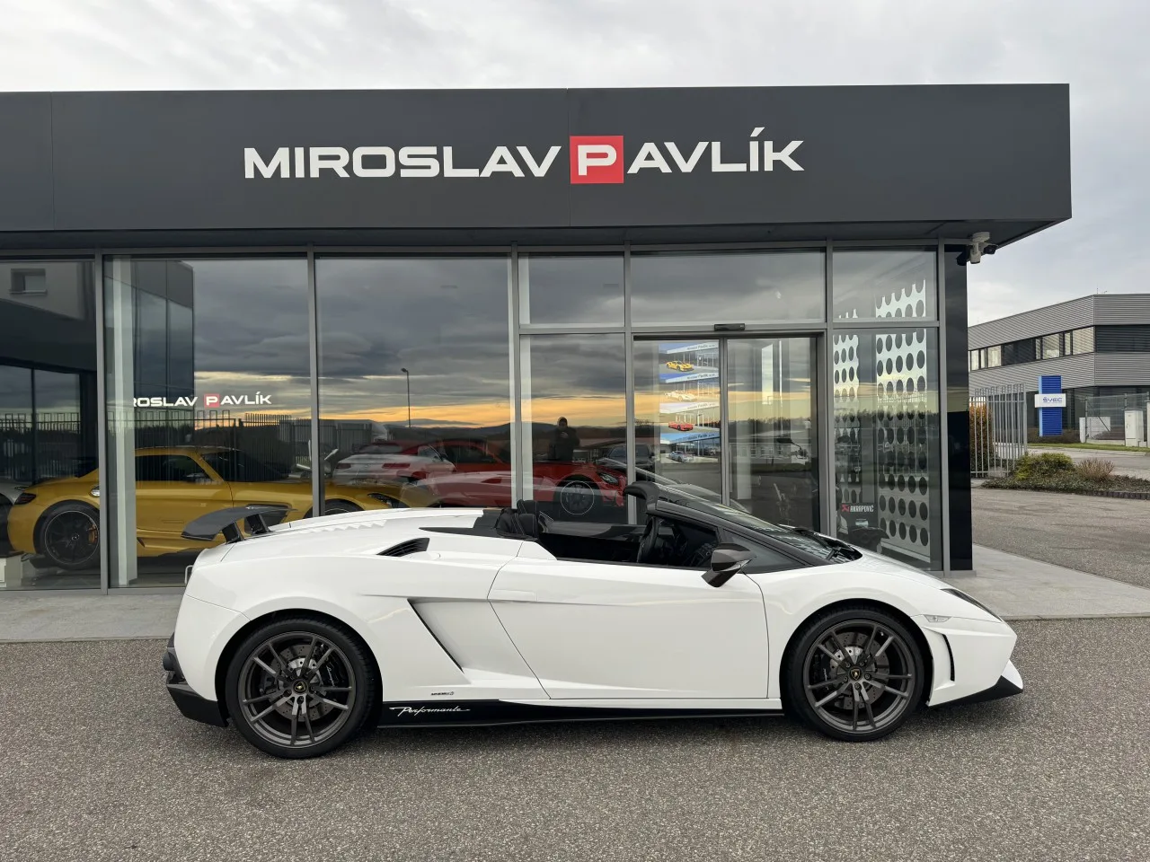 2012 Lamborghini Gallardo LP 570-4 Spyder Performante angeboten von einem Fachhändler in Písek, Tschechien, Foto 2 von 11