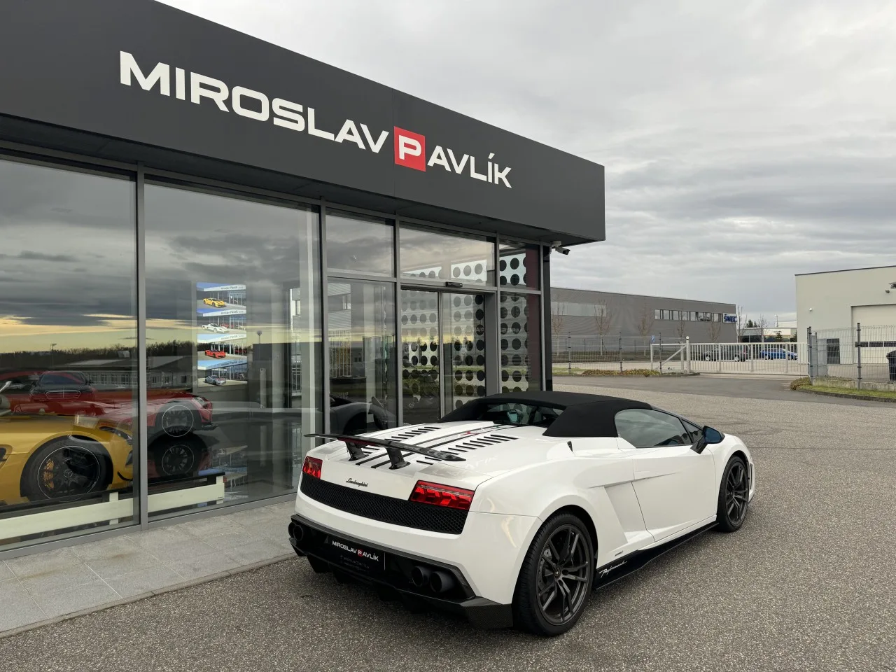 2012 Lamborghini Gallardo LP 570-4 Spyder Performante angeboten von einem Fachhändler in Písek, Tschechien, Foto 8 von 11