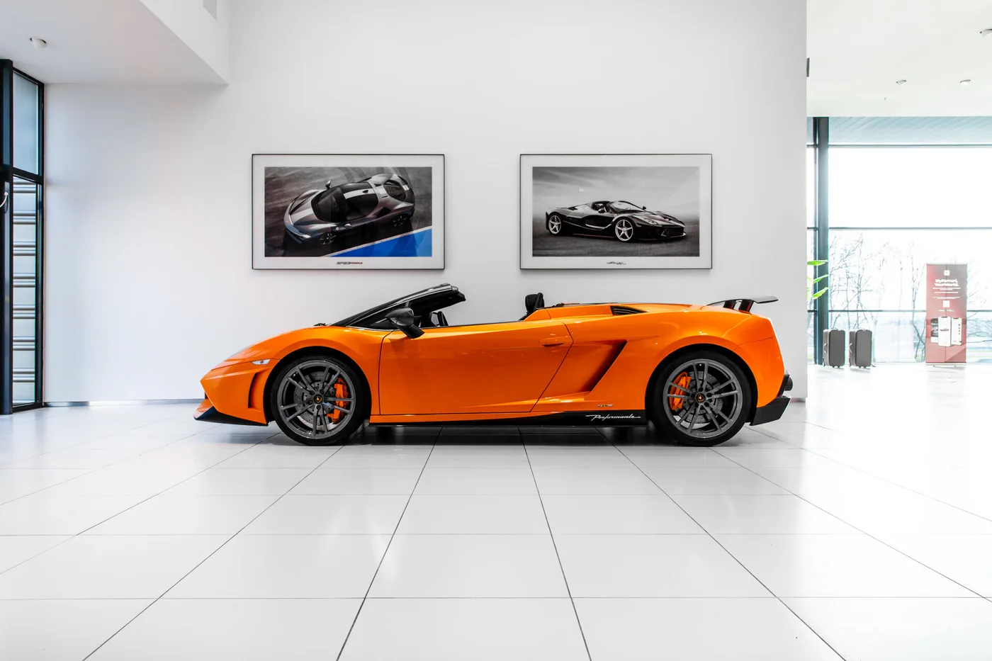 2012 Lamborghini Gallardo LP 570-4 Spyder Performante proposée par un concessionnaire spécialisé à Hengelo, Pays-Bas, photo 2 sur 15