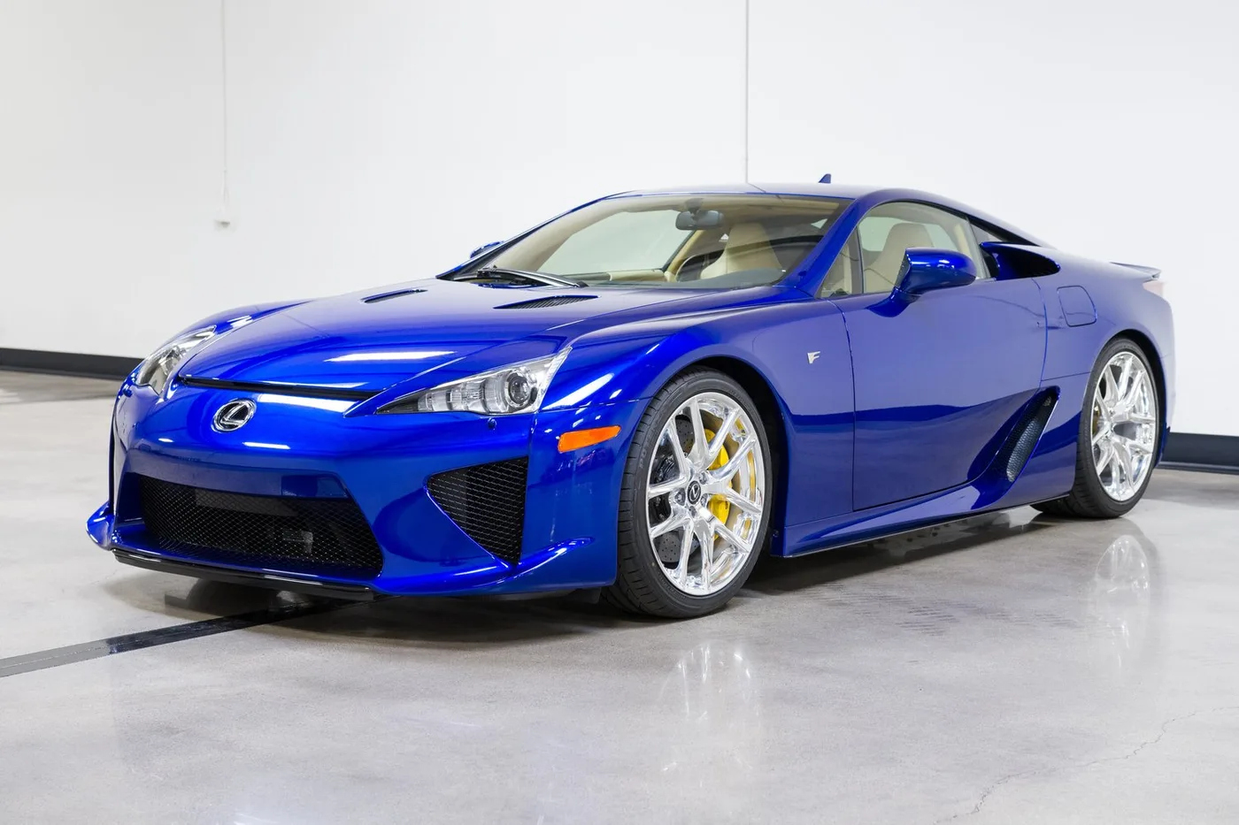2012 Lexus LFA sold by a specialist dealer in Costa Mesa, United States, photo 4 of 15