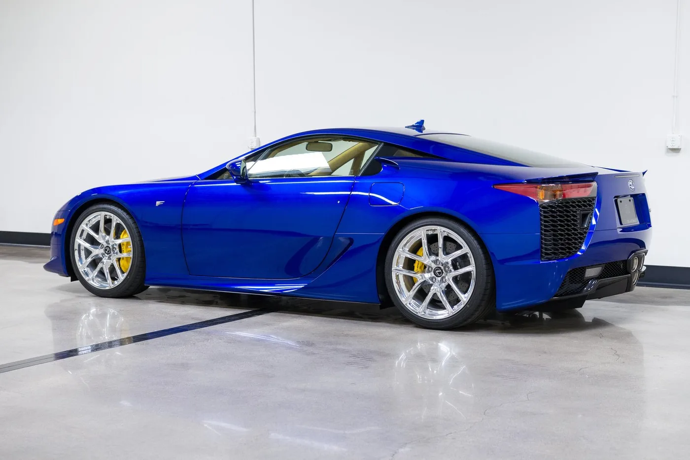 2012 Lexus LFA sold by a specialist dealer in Costa Mesa, United States, photo 7 of 15