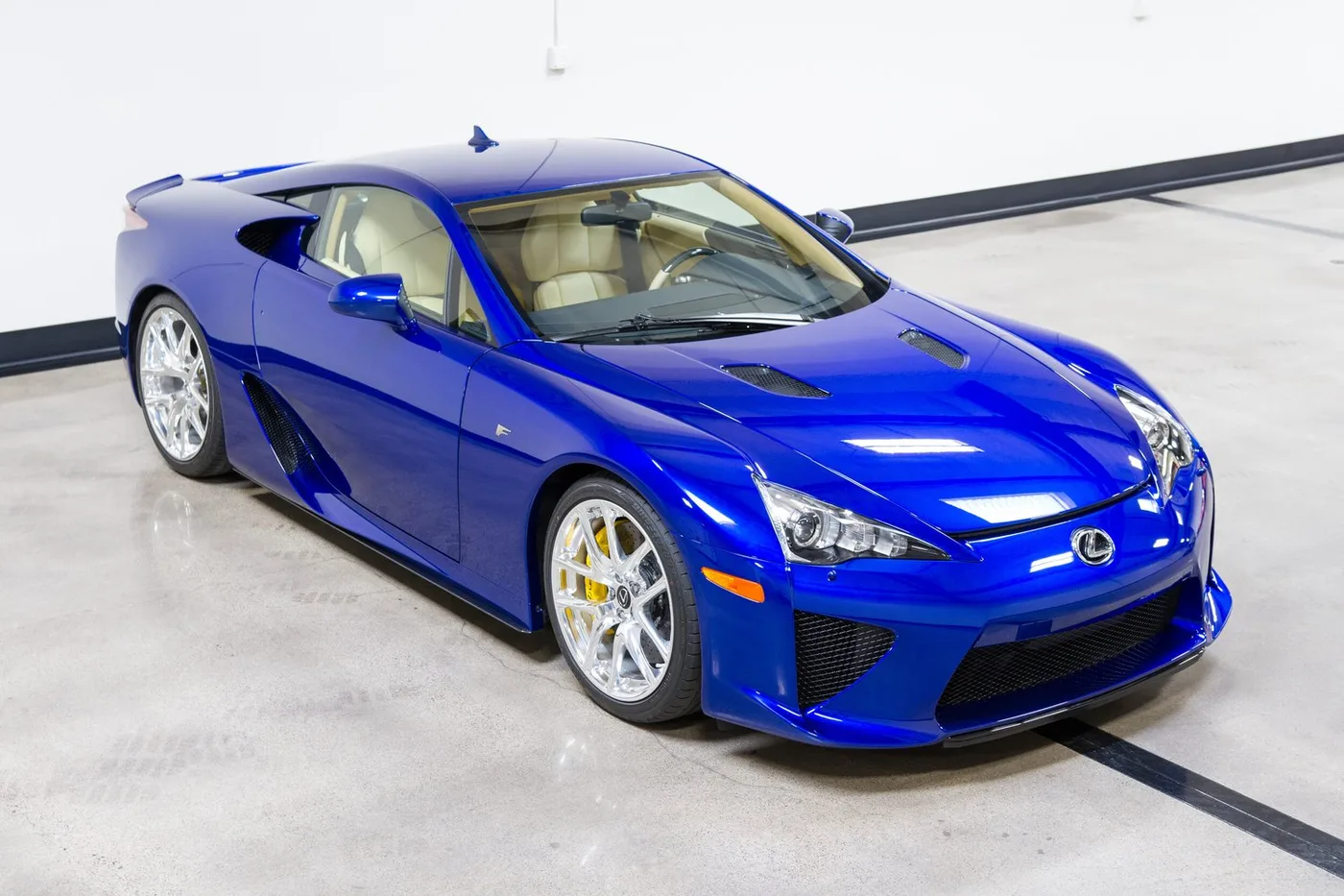 2012 Lexus LFA sold by a specialist dealer in Costa Mesa, United States, photo 11 of 15