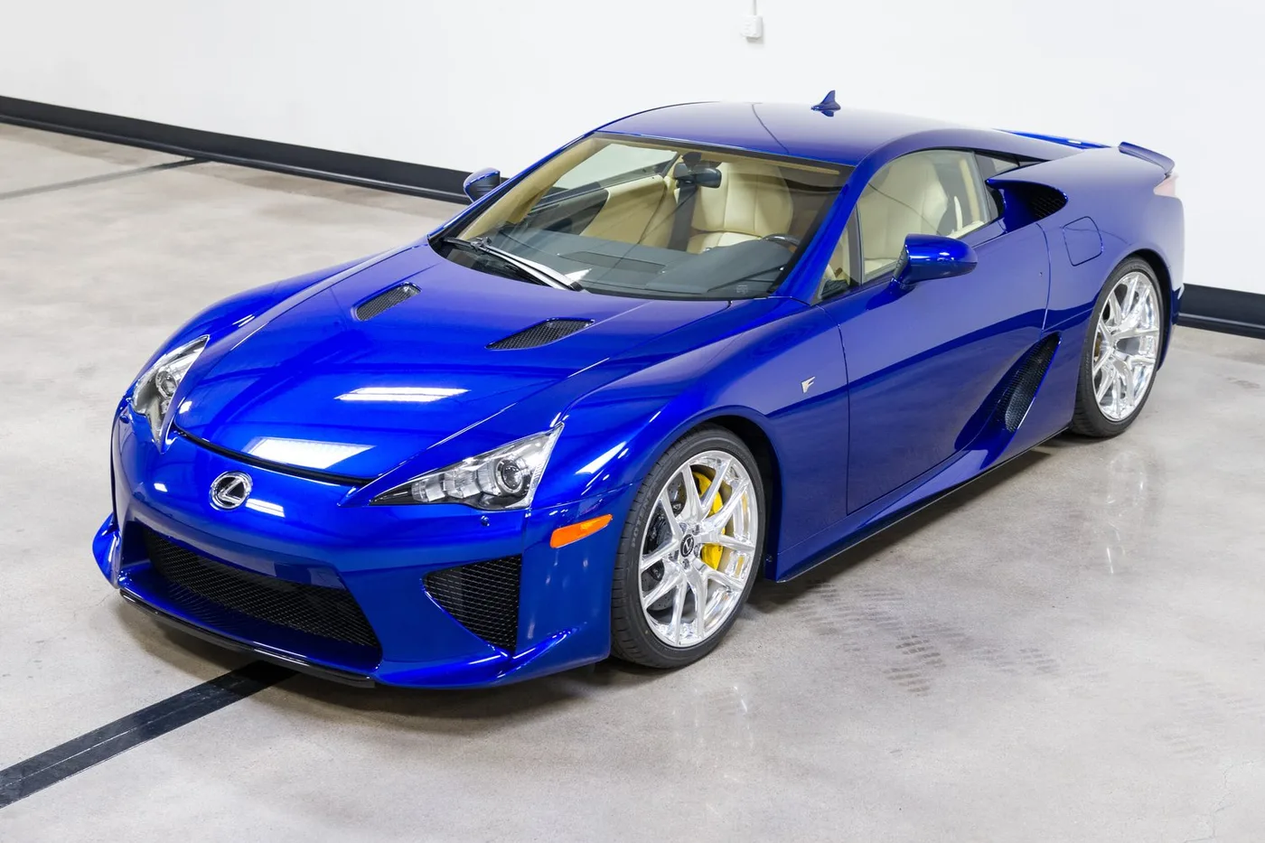 2012 Lexus LFA sold by a specialist dealer in Costa Mesa, United States, photo 13 of 15