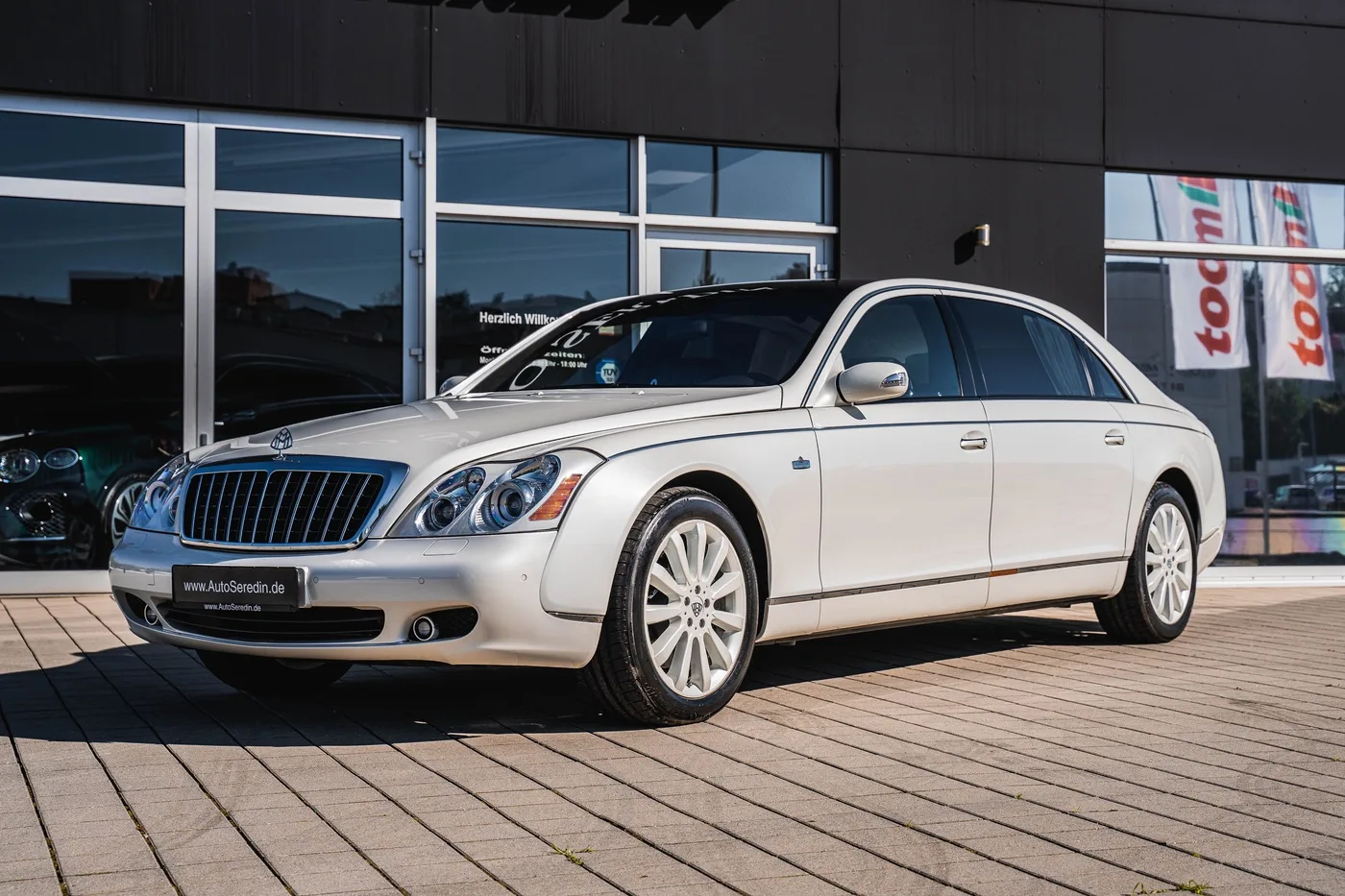 2012 Maybach 62 S Landaulet offered by a specialist dealer in Hechingen, Germany, photo 2 of 25