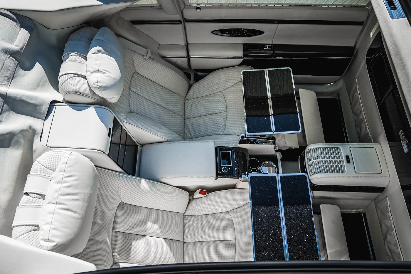 2012 Maybach 62 S Landaulet offered by a specialist dealer in Hechingen, Germany, photo 13 of 25
