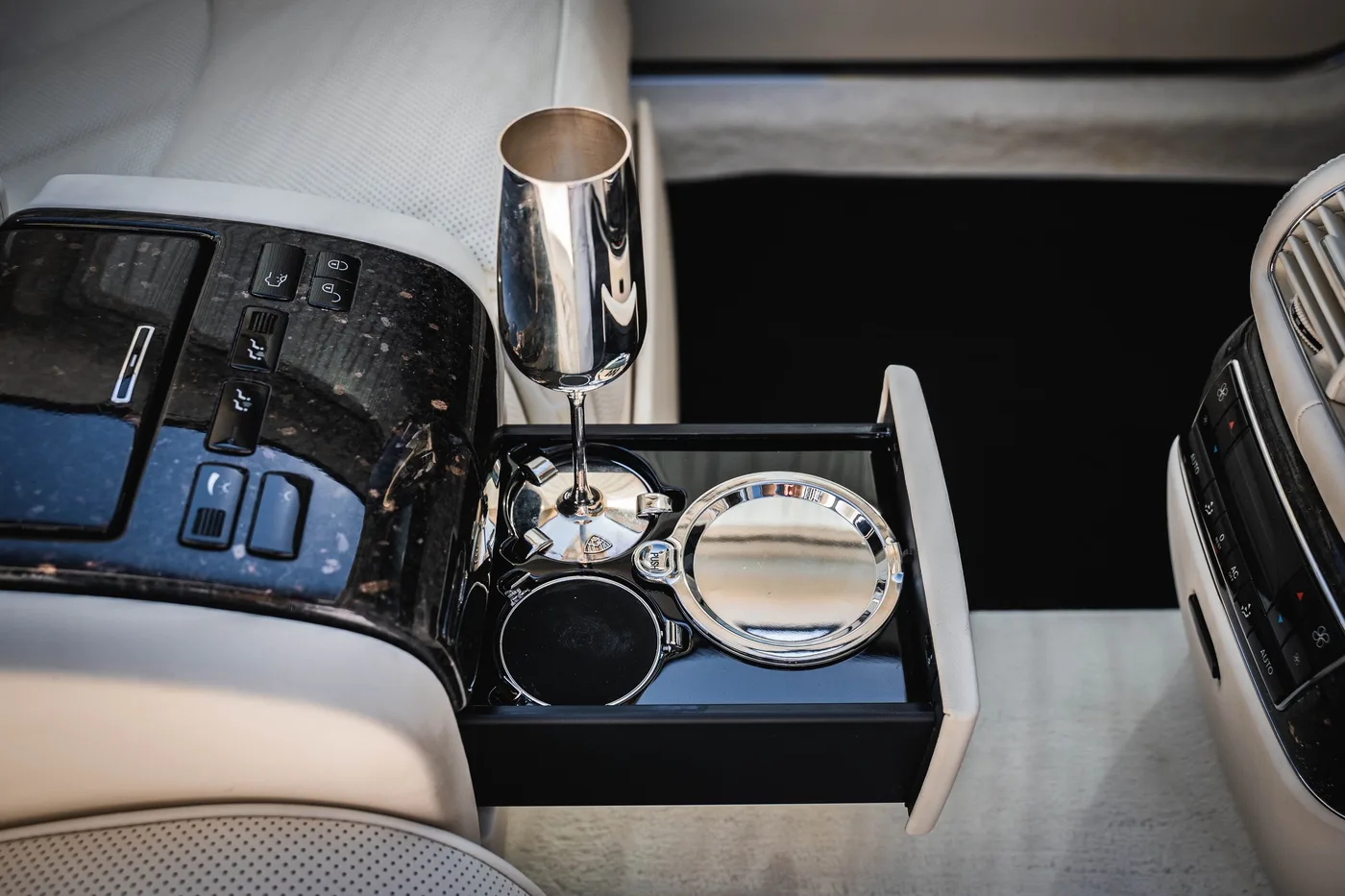 2012 Maybach 62 S Landaulet offered by a specialist dealer in Hechingen, Germany, photo 17 of 25