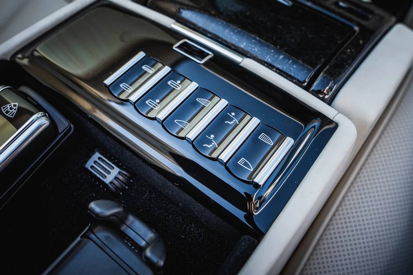 2012 Maybach 62 S Landaulet offered by a specialist dealer in Hechingen, Germany, photo 20 of 25