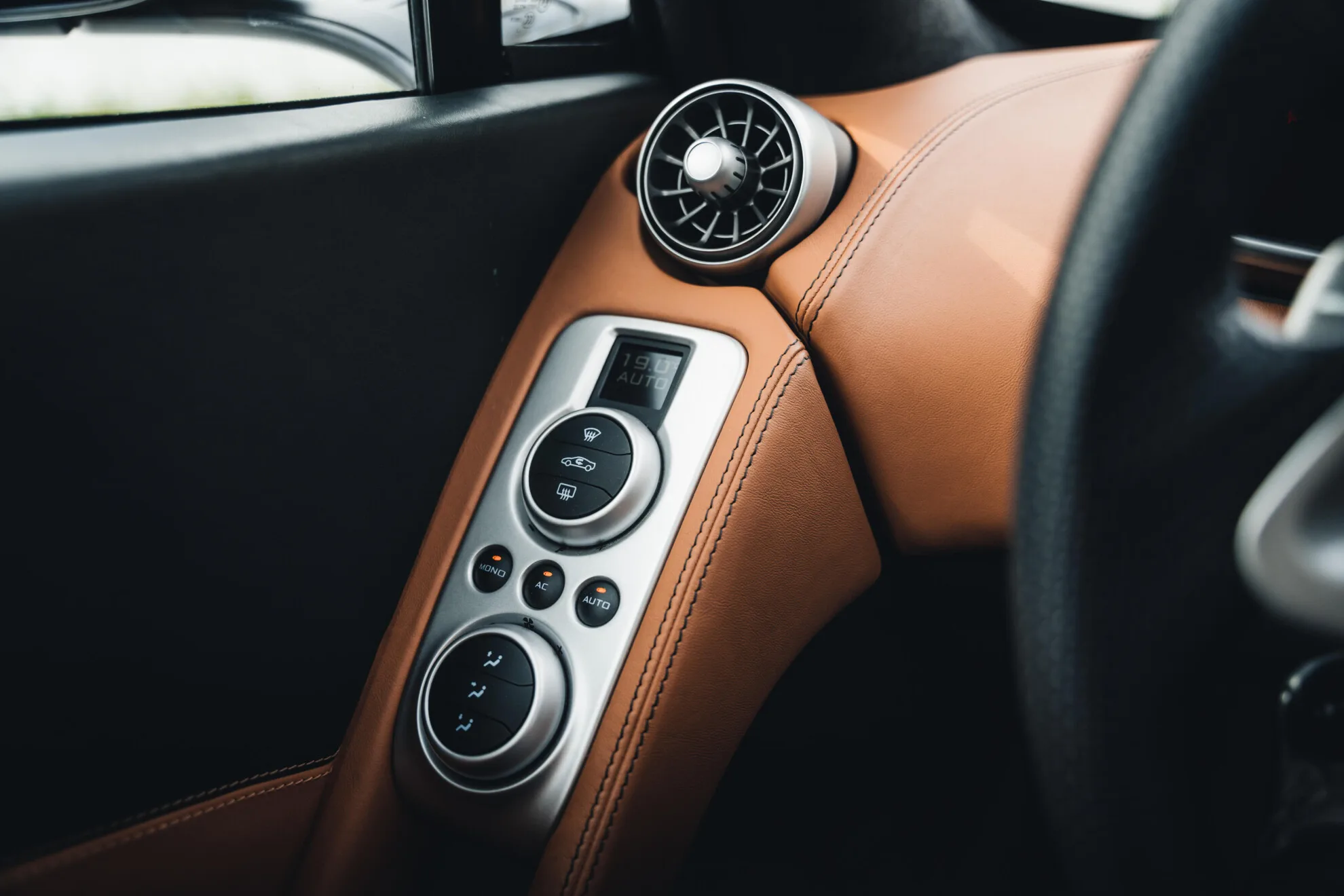 2012 McLaren MP4-12C, 21/30