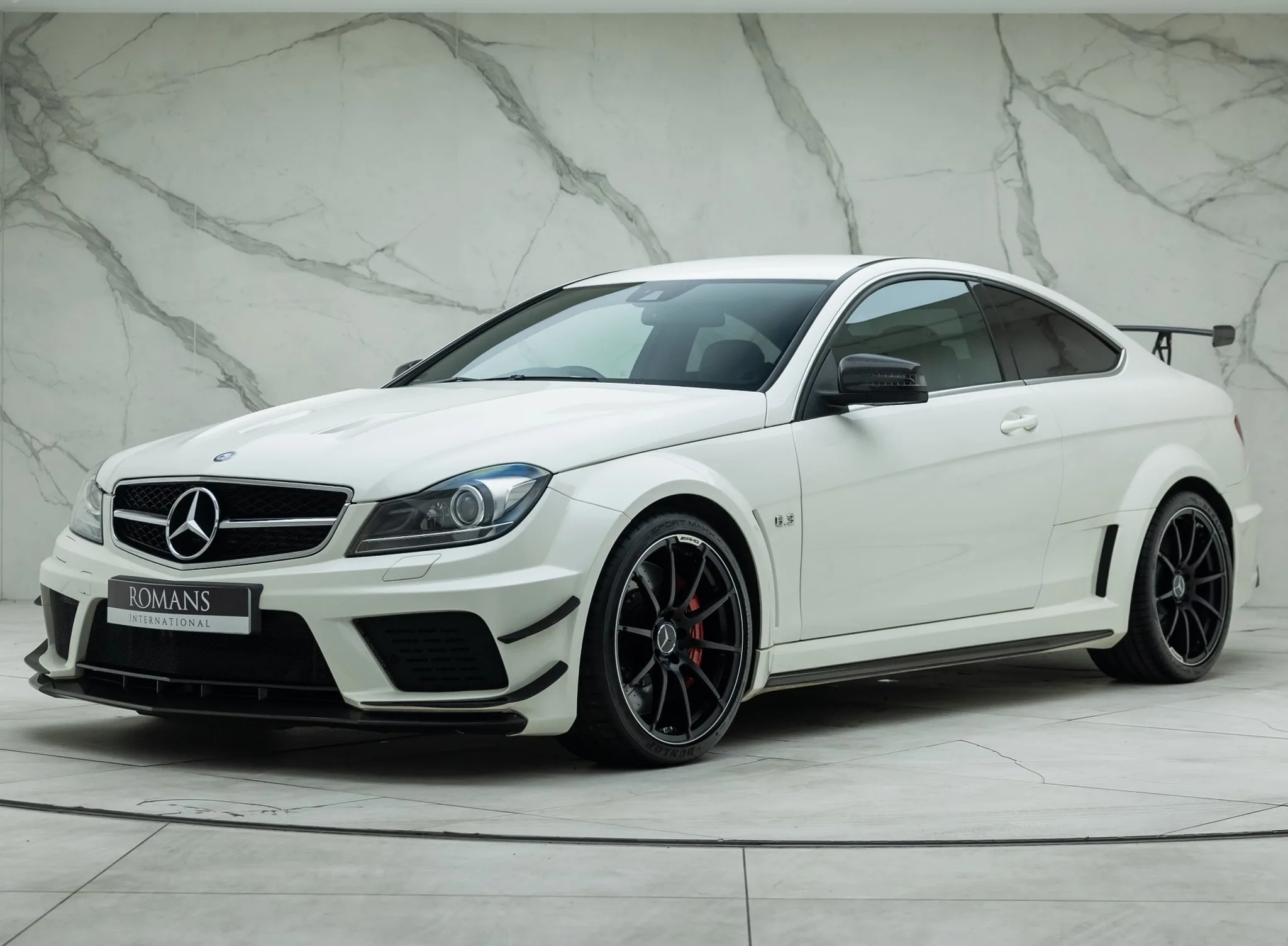 2012 Mercedes-AMG C 63 Black Series proposée par un concessionnaire spécialisé à Banstead, Royaume-Uni, photo principale