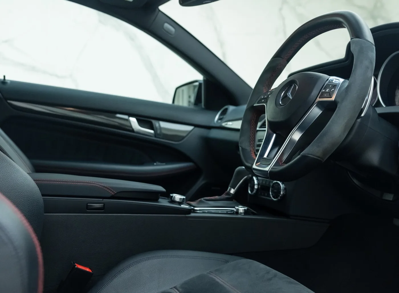 2012 Mercedes-AMG C 63 Black Series proposée par un concessionnaire spécialisé à Banstead, Royaume-Uni, photo 13 sur 25