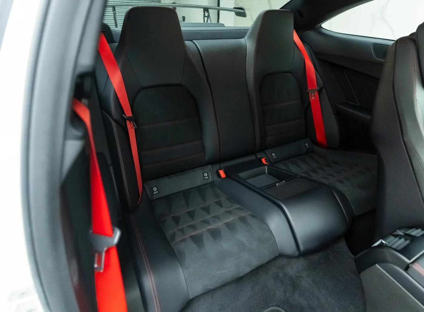 2012 Mercedes-AMG C 63 Black Series proposée par un concessionnaire spécialisé à Banstead, Royaume-Uni, photo 15 sur 25
