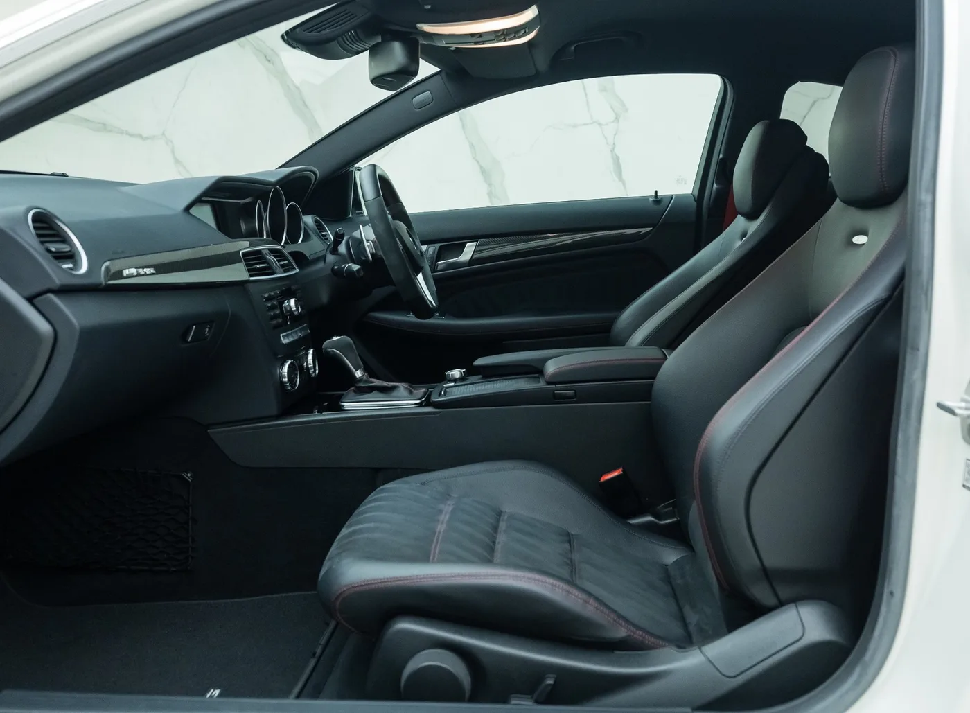 2012 Mercedes-AMG C 63 Black Series proposée par un concessionnaire spécialisé à Banstead, Royaume-Uni, photo 16 sur 25