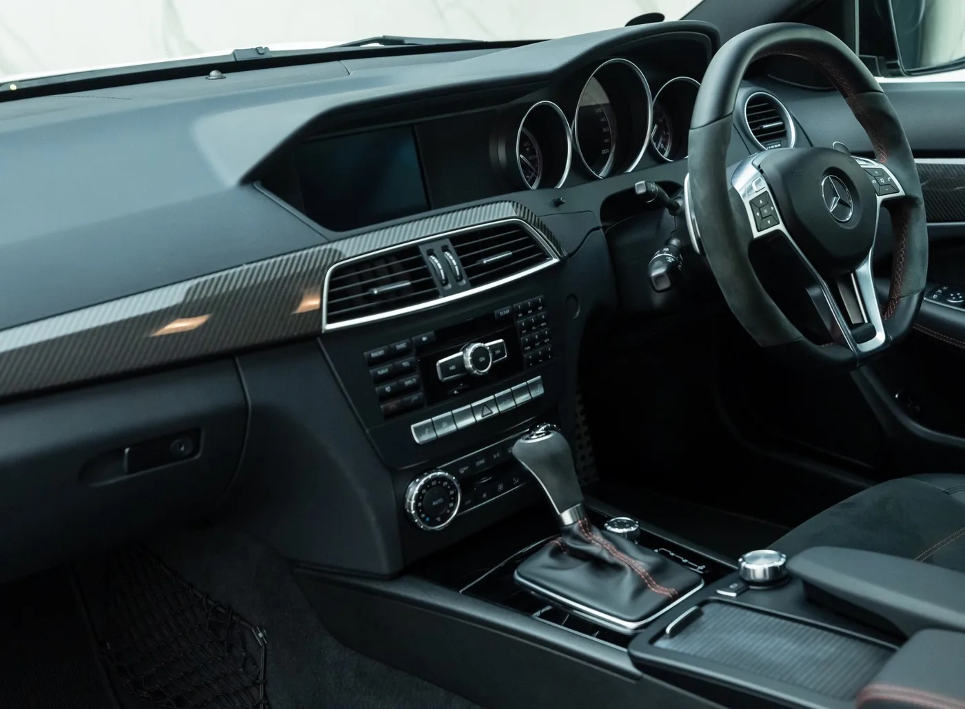 2012 Mercedes-AMG C 63 Black Series proposée par un concessionnaire spécialisé à Banstead, Royaume-Uni, photo 17 sur 25