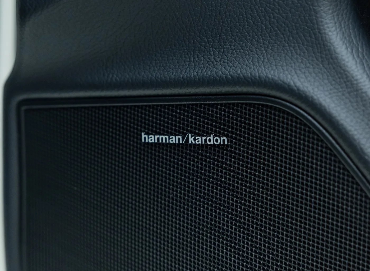 2012 Mercedes-AMG C 63 Black Series proposée par un concessionnaire spécialisé à Banstead, Royaume-Uni, photo 22 sur 25