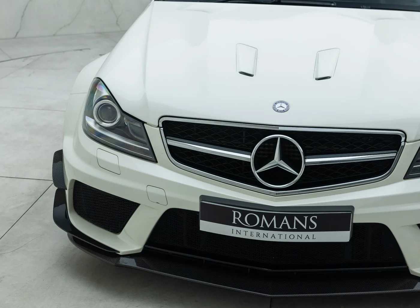 2012 Mercedes-AMG C 63 Black Series proposée par un concessionnaire spécialisé à Banstead, Royaume-Uni, photo 24 sur 25