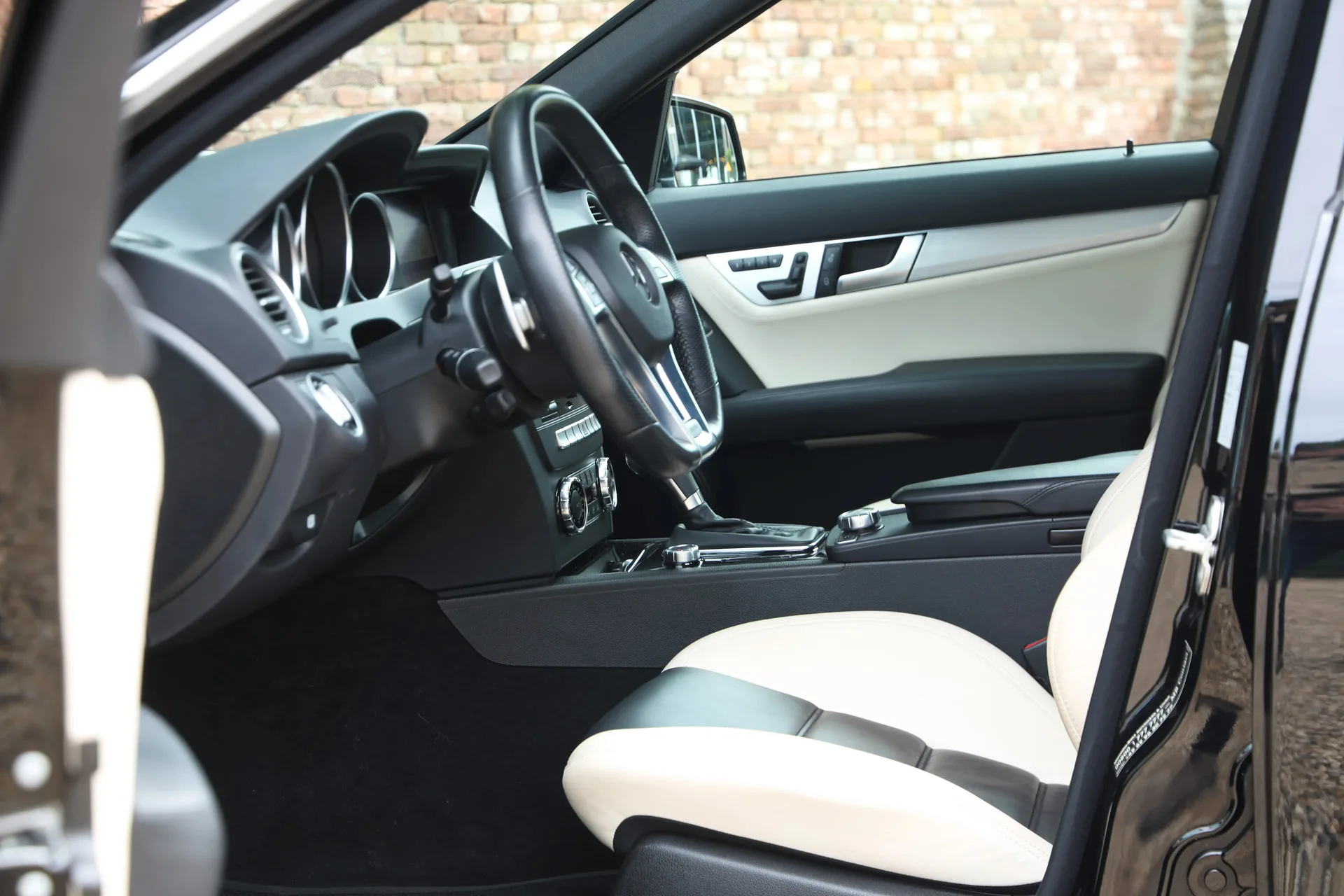 2012 Mercedes-AMG C 63, 29/30