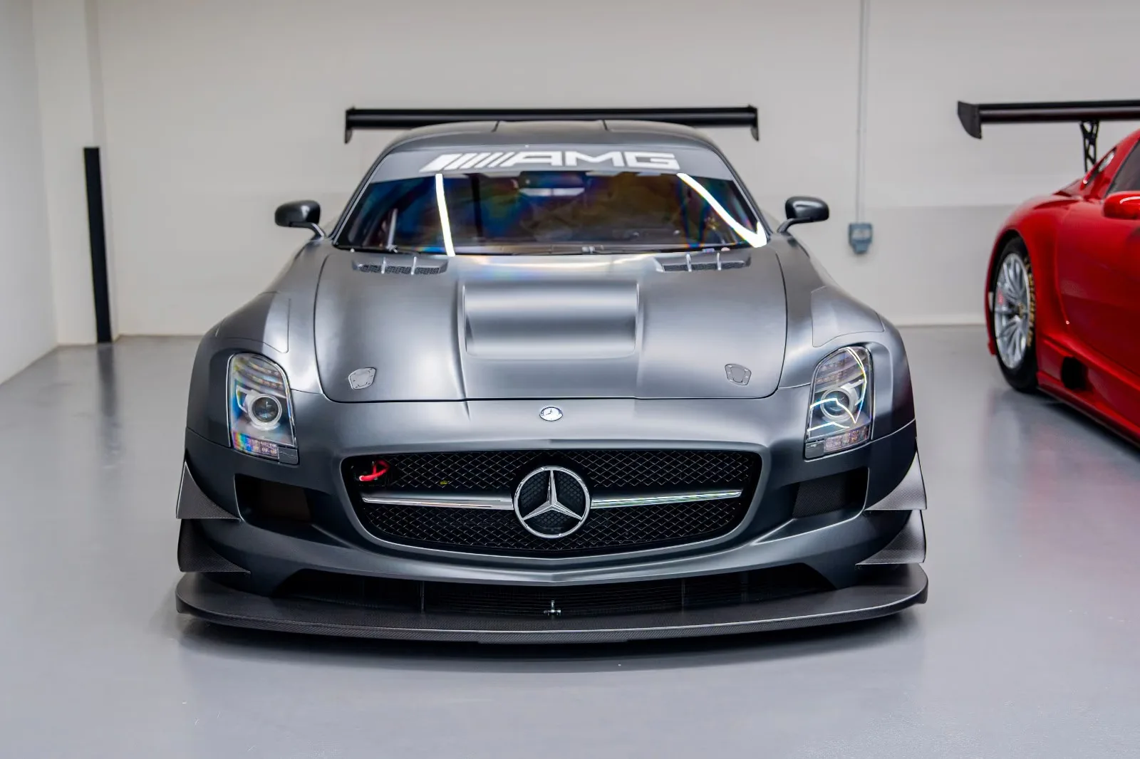 2012 Mercedes-AMG SLS GT3 45th Anniversary angeboten von einem Fachhändler in Dubai, Vereinigte Arabische Emirate, Hauptfoto