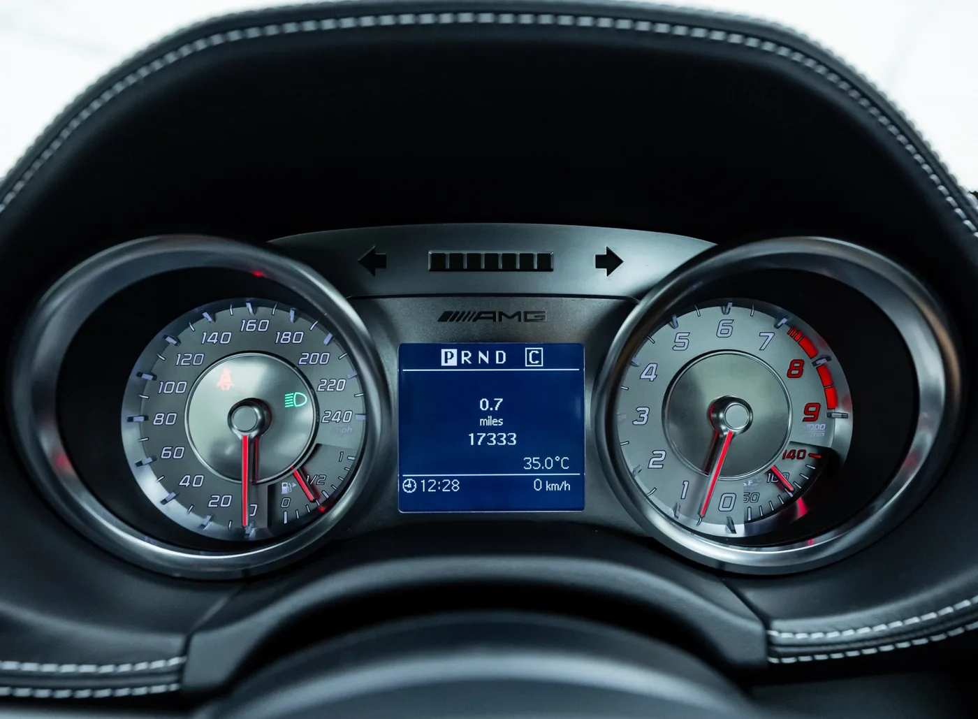 2012 Mercedes-AMG SLS proposée par un concessionnaire spécialisé à Banstead, Royaume-Uni, photo 23 sur 25