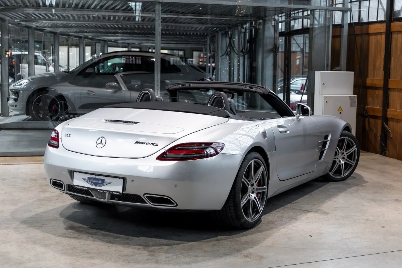 2012 Mercedes-AMG SLS Roadster angeboten von einem Fachhändler in Neuss, Deutschland, Foto 2 von 10