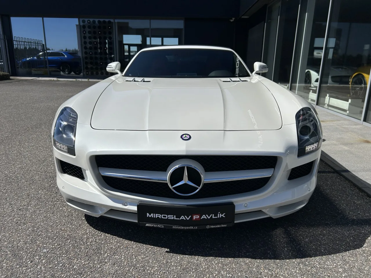 2012 Mercedes-AMG SLS Roadster offered by a specialist dealer in Písek, Czechia, photo 2 of 35