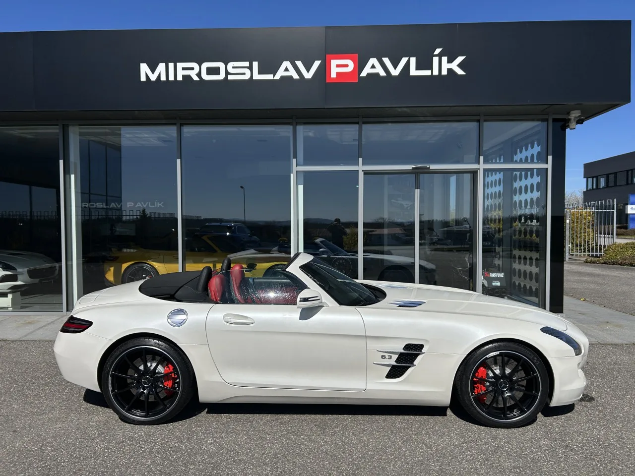 2012 Mercedes-AMG SLS Roadster offered by a specialist dealer in Písek, Czechia, photo 6 of 35
