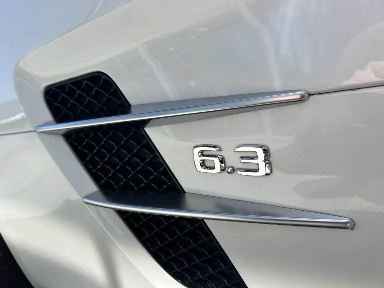 2012 Mercedes-AMG SLS Roadster offered by a specialist dealer in Písek, Czechia, photo 13 of 35