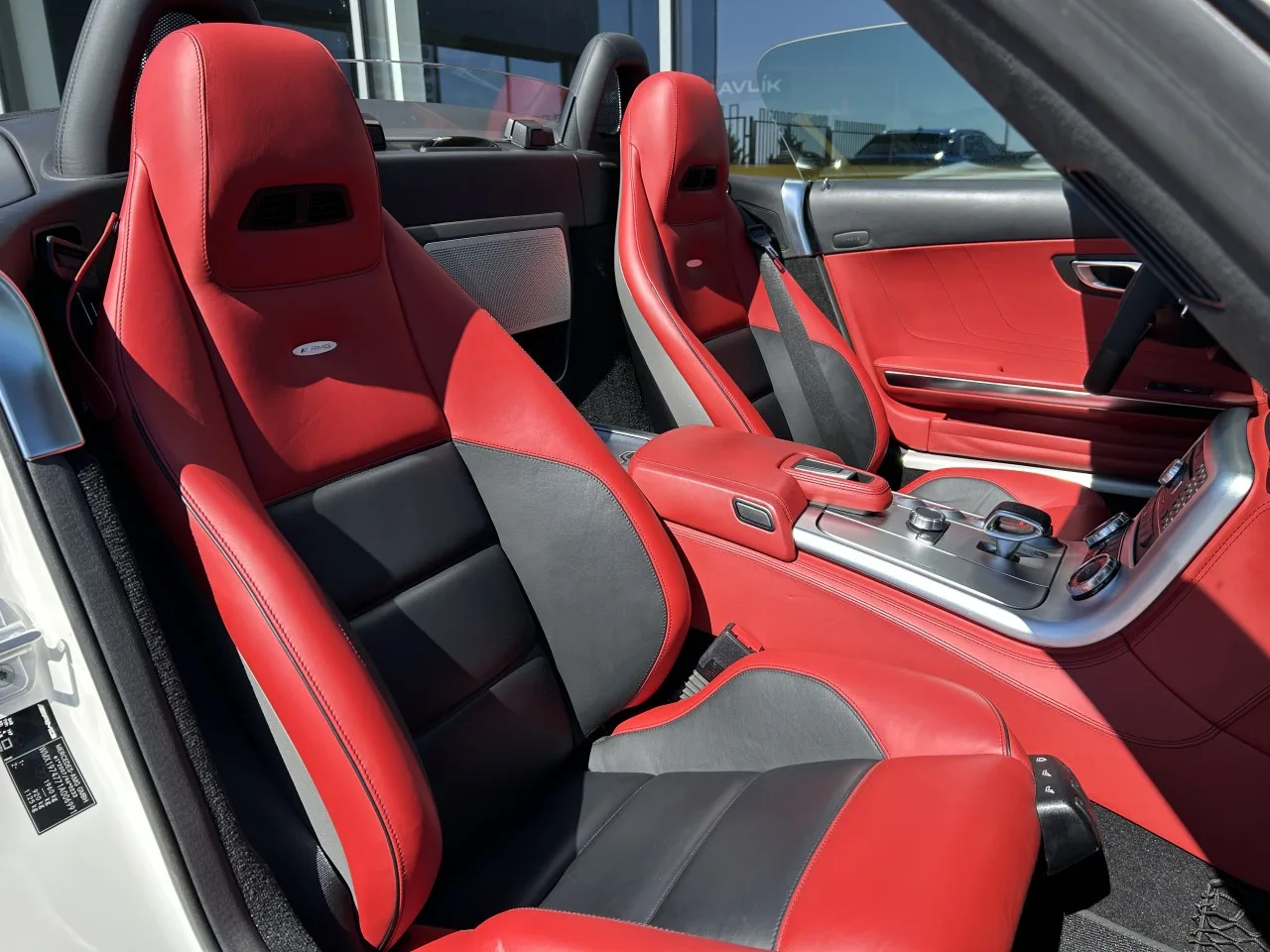 2012 Mercedes-AMG SLS Roadster offered by a specialist dealer in Písek, Czechia, photo 19 of 35