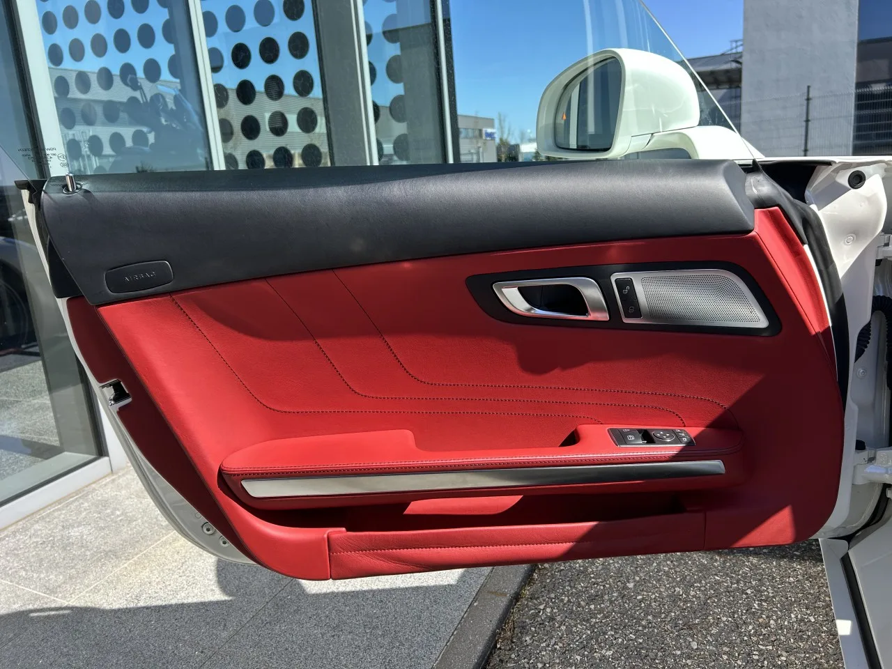 2012 Mercedes-AMG SLS Roadster offered by a specialist dealer in Písek, Czechia, photo 23 of 35