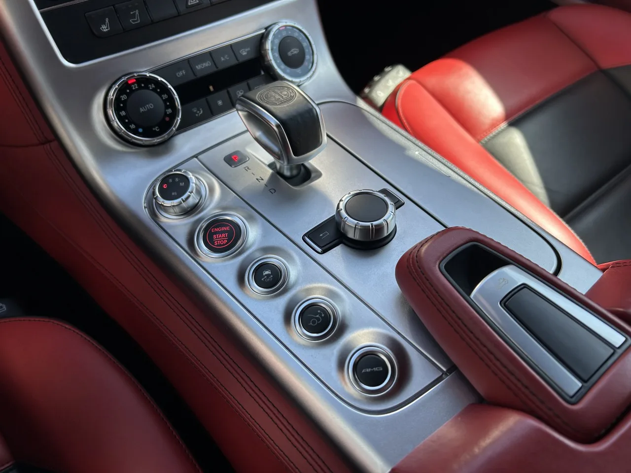 2012 Mercedes-AMG SLS Roadster offered by a specialist dealer in Písek, Czechia, photo 25 of 35