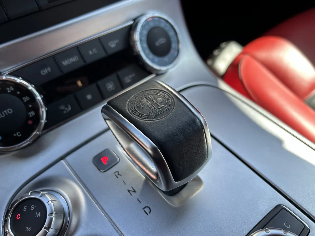 2012 Mercedes-AMG SLS Roadster offered by a specialist dealer in Písek, Czechia, photo 26 of 35