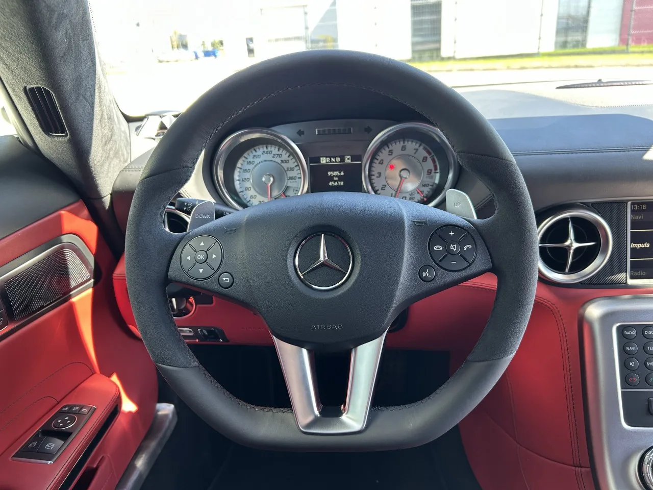 2012 Mercedes-AMG SLS Roadster offered by a specialist dealer in Písek, Czechia, photo 29 of 35