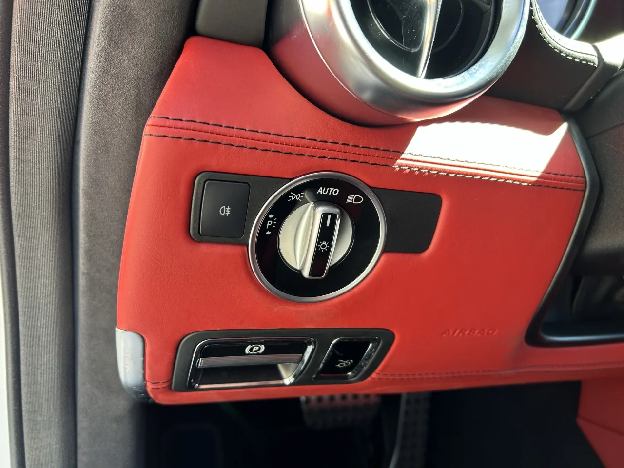 2012 Mercedes-AMG SLS Roadster offered by a specialist dealer in Písek, Czechia, photo 33 of 35
