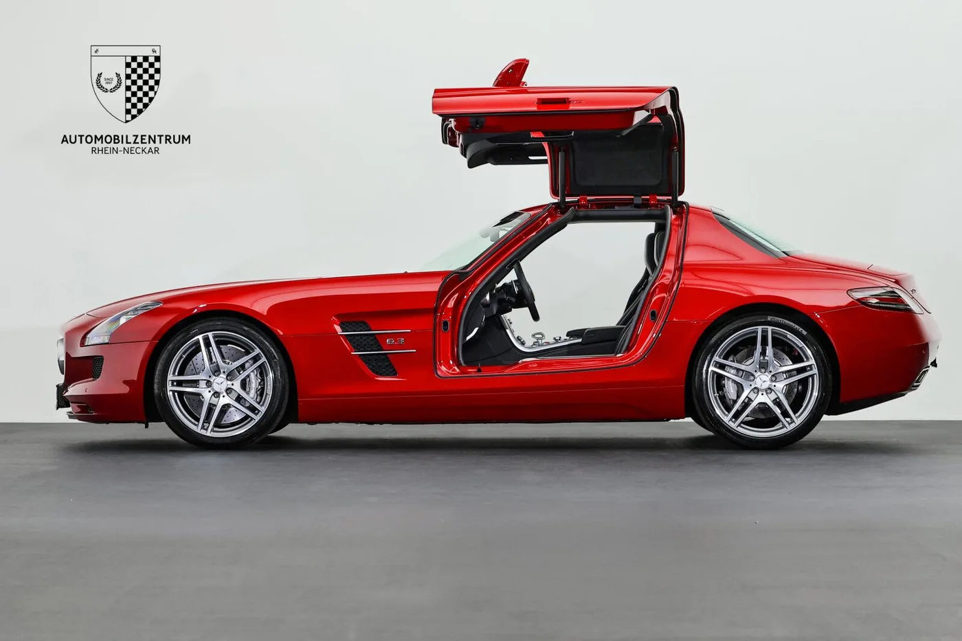 2012 Mercedes-AMG SLS offered by a supercar dealer in Viernheim, Germany, photo 5 of 25