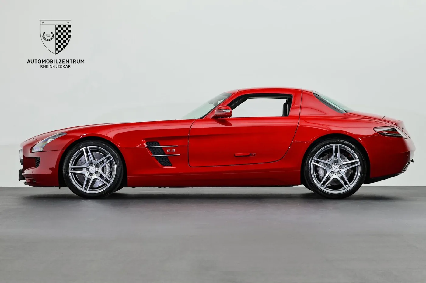 2012 Mercedes-AMG SLS offered by a supercar dealer in Viernheim, Germany, photo 6 of 25