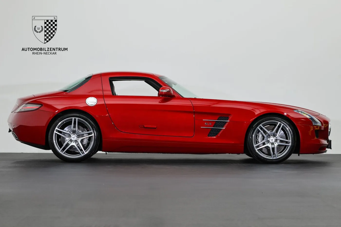 2012 Mercedes-AMG SLS offered by a supercar dealer in Viernheim, Germany, photo 10 of 25