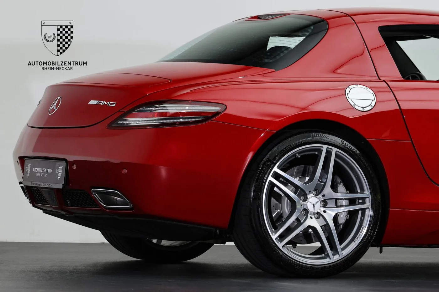 2012 Mercedes-AMG SLS offered by a supercar dealer in Viernheim, Germany, photo 16 of 25