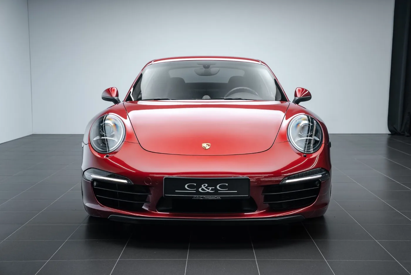 2012 Porsche 911 Carrera S offered by a specialist dealer in Putzbrunn, Germany, photo 2 of 15