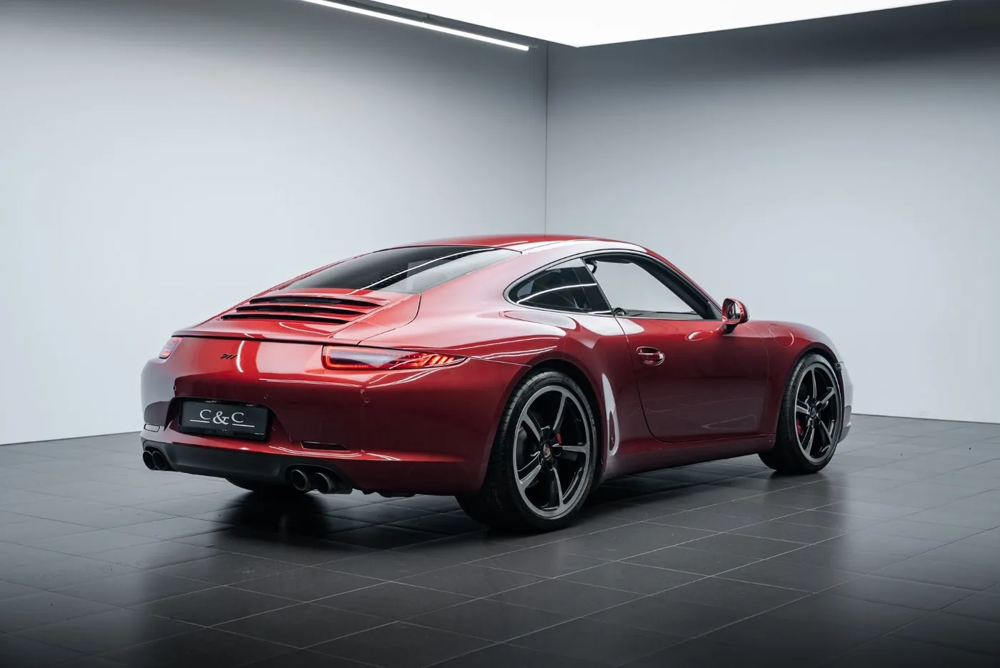 2012 Porsche 911 Carrera S offered by a specialist dealer in Putzbrunn, Germany, photo 3 of 15