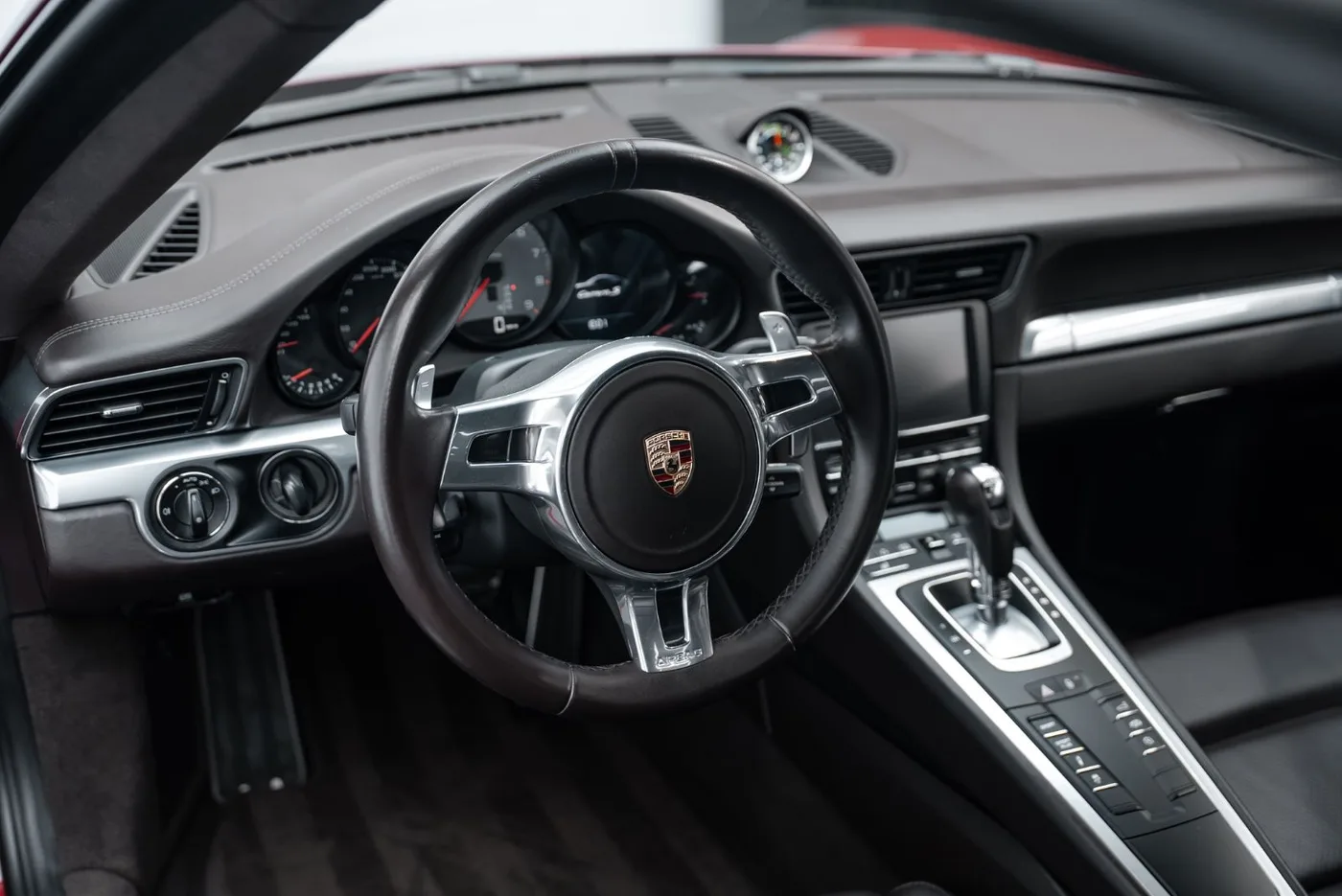 2012 Porsche 911 Carrera S offered by a specialist dealer in Putzbrunn, Germany, photo 10 of 15