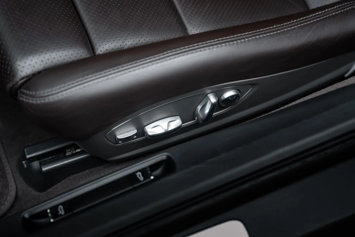 2012 Porsche 911 Carrera S offered by a specialist dealer in Putzbrunn, Germany, photo 13 of 15