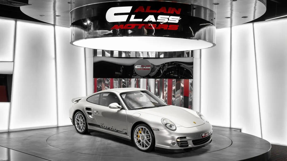 2012 Porsche 911 Turbo S angeboten von einem Fachhändler in Dubai, Vereinigte Arabische Emirate, Hauptfoto